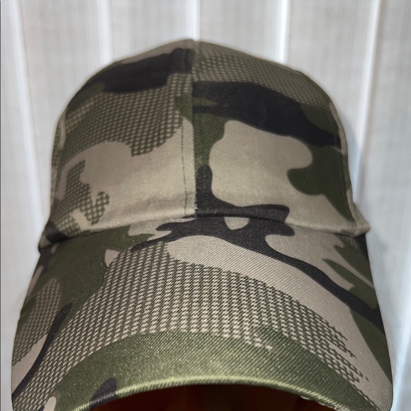 Camouflage Baseball Cap - Picture 2 of 4